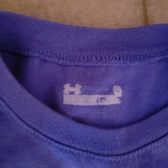 Under Armour Tshirt - Picture 2 of 3